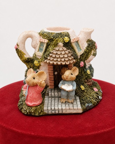 Vintage teapot mouse house - vintage,