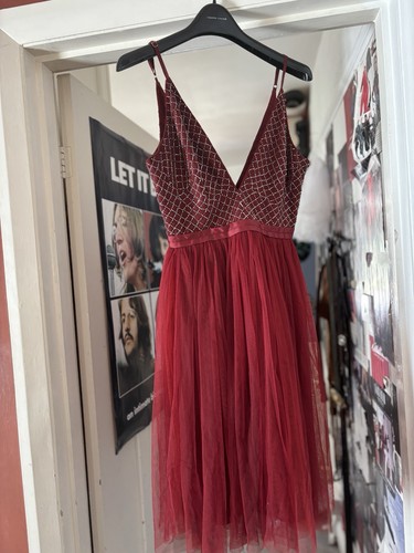 Stunning red beaded needle - red,