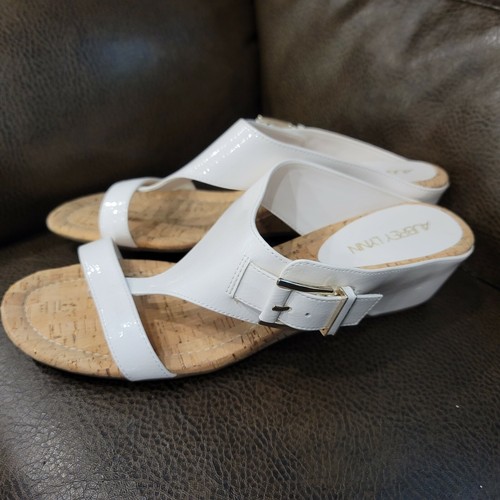 Aubrey lynn favia women - aubrey,