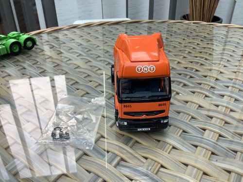 Corgi model tnt - model,
