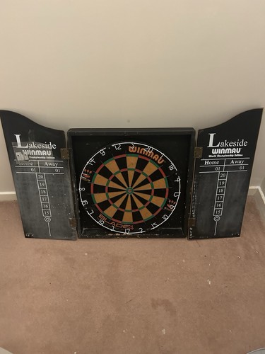 Winmau dart board - dart, with