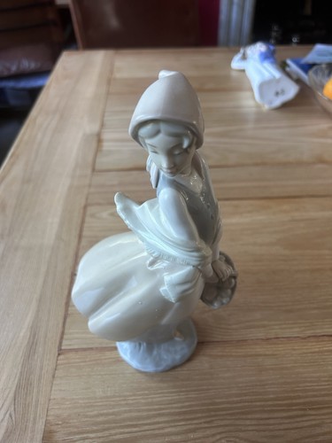 Nao lladro graceful figurine - nao,
