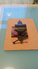 Model maker 's vice with anvil