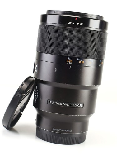 Sony 90mm macro g oss - f2.8,
