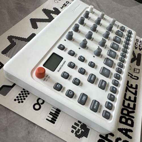 Elektron model samples near - elektron,