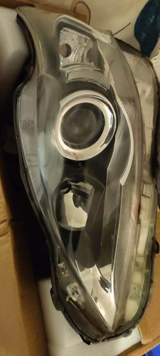 Lexus headlights pair ct200h - lexus,