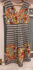 Stunning Y2K- KEW Floral &