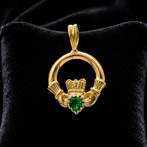 Yellow gold emerald claddagh - gold,