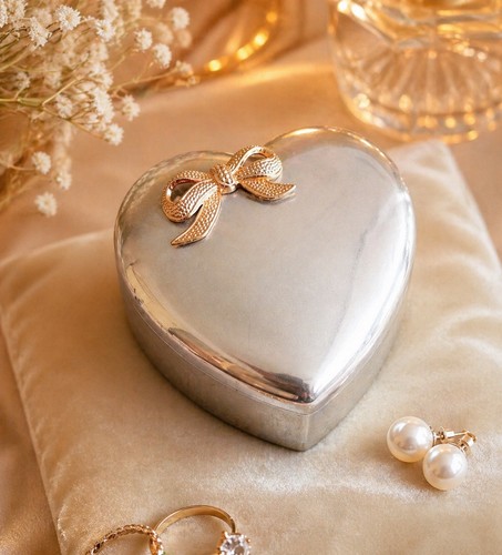 Vintage heart trinket box - heart,