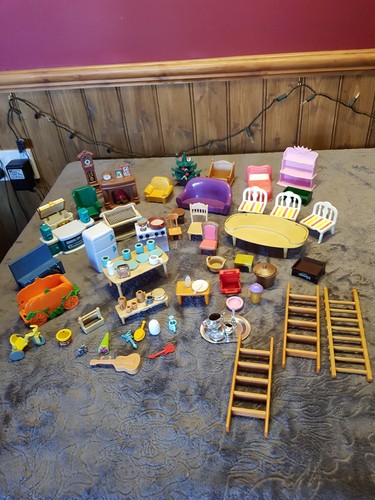 Bundle plastic dolls - of,