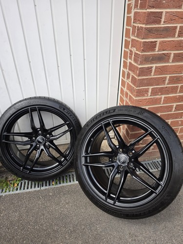 Genuine audi 5 twin - r8,