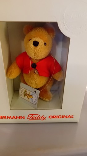 Minature artist bear winnie - bear,