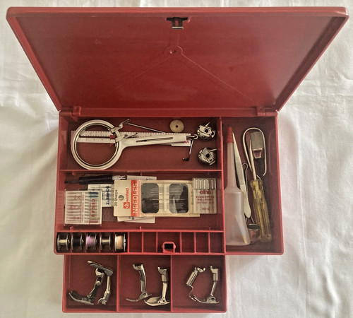 Bernina 830 accessory box - 830,