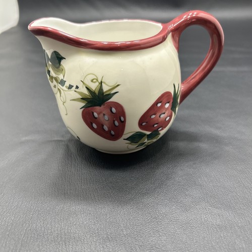 Strawberry plaid creamer - strawberry,