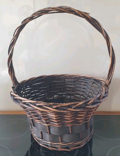 Wicker display basket with