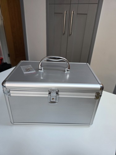 Dvd storage case for 200 - cd/dvd,