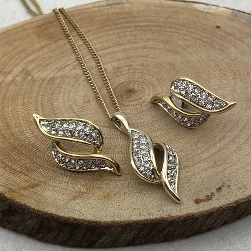Vintage diamante pendant - b,