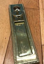 Vintage Brass Vertical Letterbox Flap Knocker Rope Edging Door Pull Reclaim (DC)