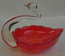 Vintage Art Glass Swan          SH51