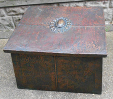VINTAGE ARTS & CRAFTS STYLE COPPER PLATED WOODEN COAL BOX 46 X 41 X 30cm READ