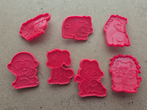 Animals cookie cutters lot - x,