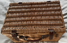 WICKER PICNIC BASKET WITH 2 PERSON PICNIC WARE SET WITH BLUE / WHITE LINING