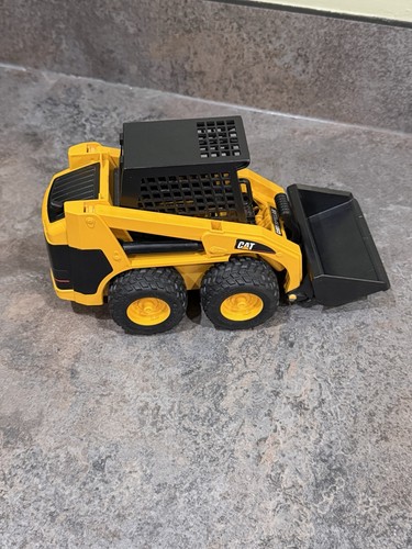 Bruder 02481 cat - 1:16,