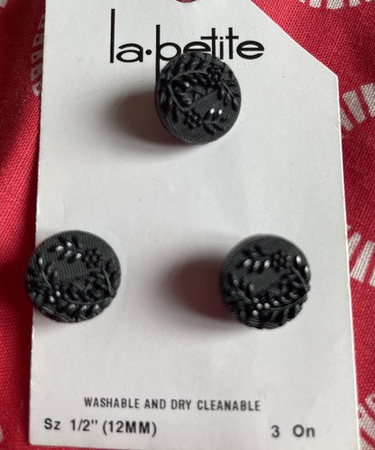 Black pretty plastic buttons - plastic,