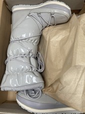 Winter Cosy Warn Arctic Snow