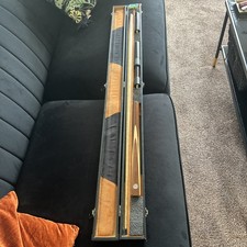 3/4 Hand Made WL Sports Ash Cue With Mini Butt, Extension, Chalks And Hardcase.