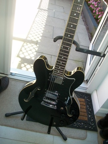 Semi hollow guitar - semi,