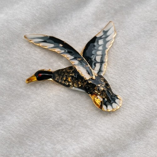 Flying duck brooch - flying, vintage