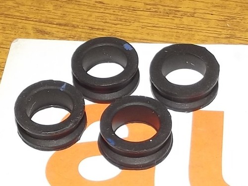 Fuel injector upper grommet
