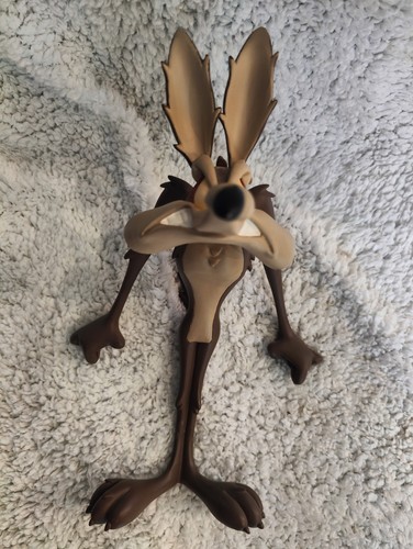 Rare wile coyote figure 27 - wile,
