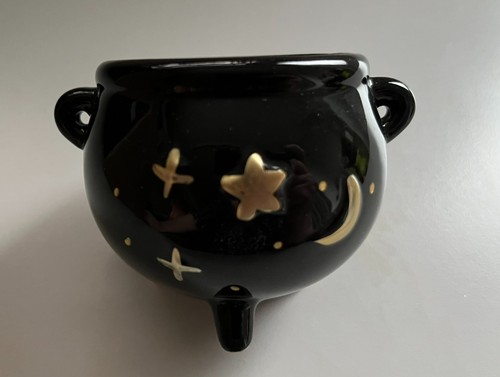 Small black ceramic - small, witch's