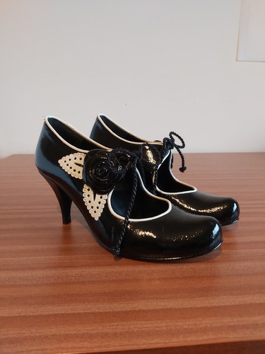 Hand crafted belen donate - hand,