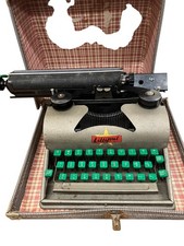 Vintage Lilliput Typewriter in