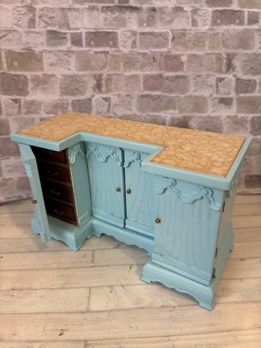 Dolls house scale - dolls,