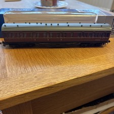 Dapol OO Model Railway 4P-010-017 BR Lined Maroon Composite Coach Boxed