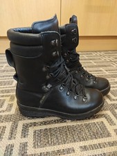 BRITISH ARMY MILITARY GORE-TEX BLACK BOOTS with  VIBRAM SOLE SIZE UK 7M