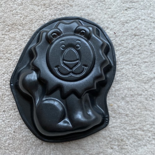 Lion shaped metal cookie - lion,