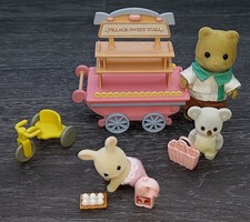SYLVANIAN FAMILIES VILLAGE SWEET STALL, TRICYCLE, 2 BABY FIGURES WITH ACC + BEAR