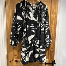 H&M Midi Dress Size L Black and White Fluid Pattern, Long Sleeve, Summer
