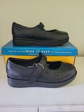 Ladies Wide & Deep Black