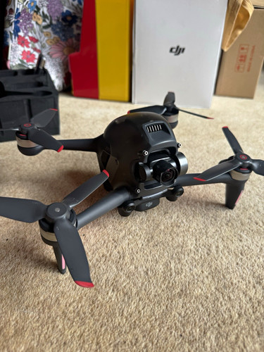 Dji fpv drone - drone, goggles