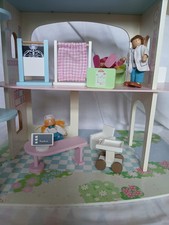 ELC Rosebud Hospital, Figures And Furniture