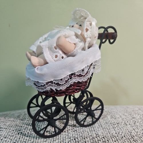 Miniature wicker push chair - push,