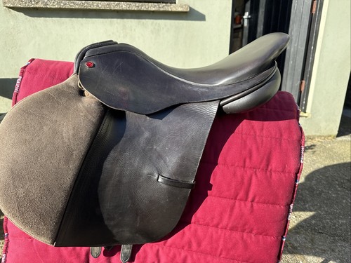 Albion jump saddle - 17.5”,