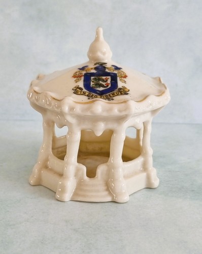 Carlton crested china - a,