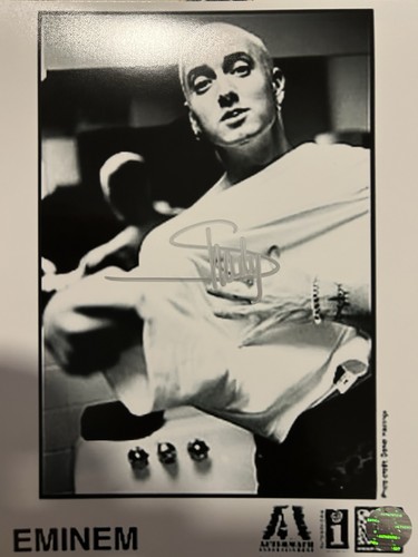 Eminem 8x10 autographed - 8x10,